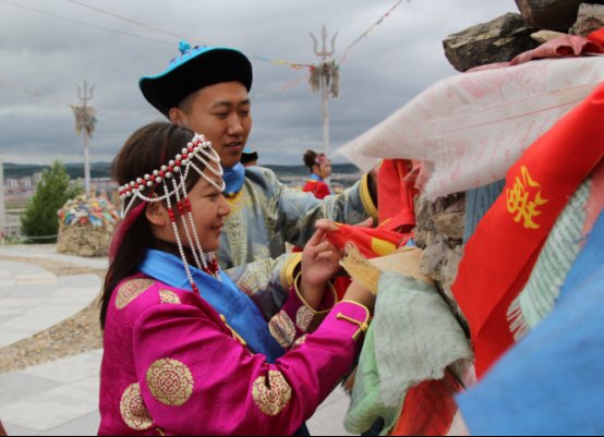 霍林郭勒市第六届科尔沁草地游览婚礼仪盛大落幕