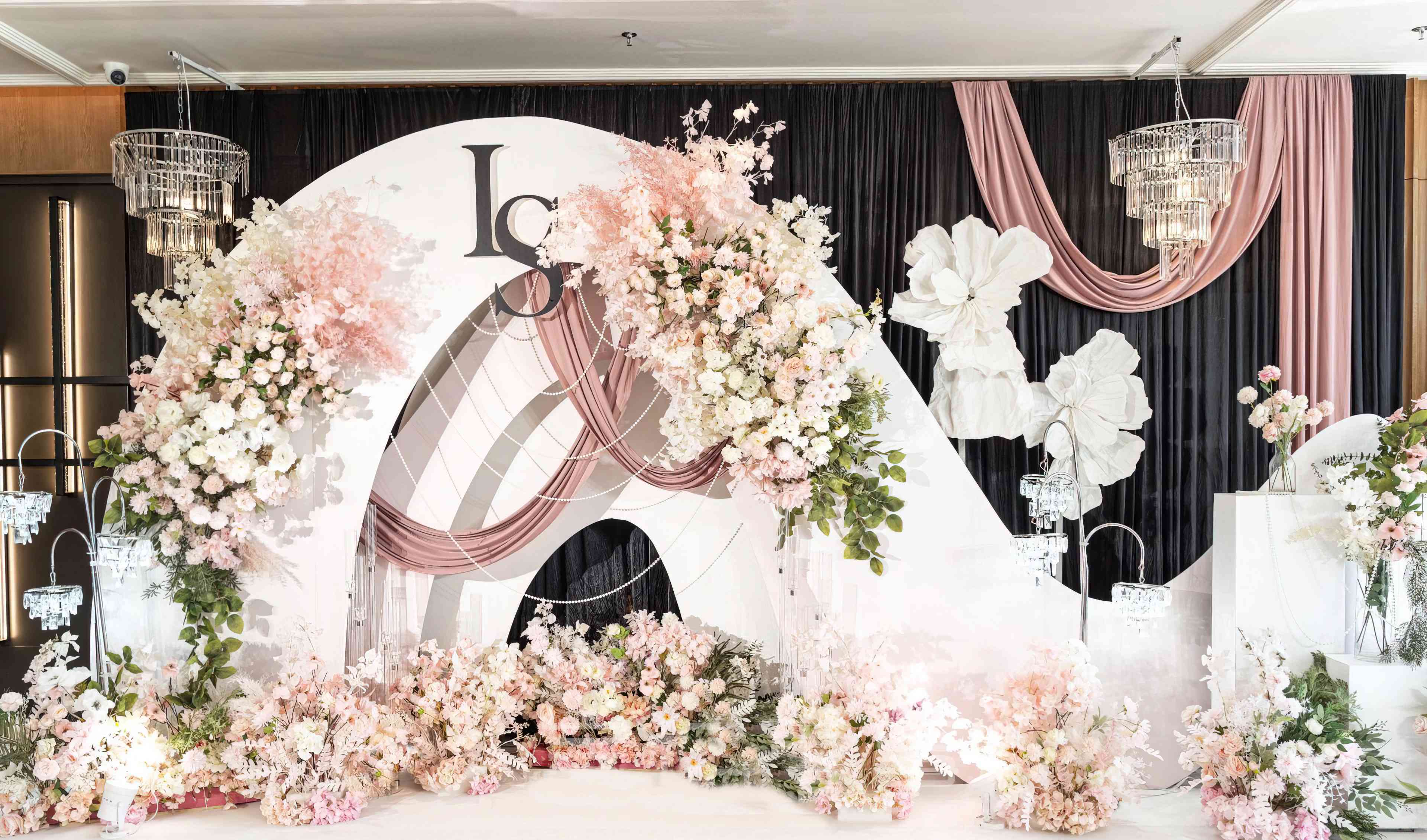 粉白色系布幔婚礼